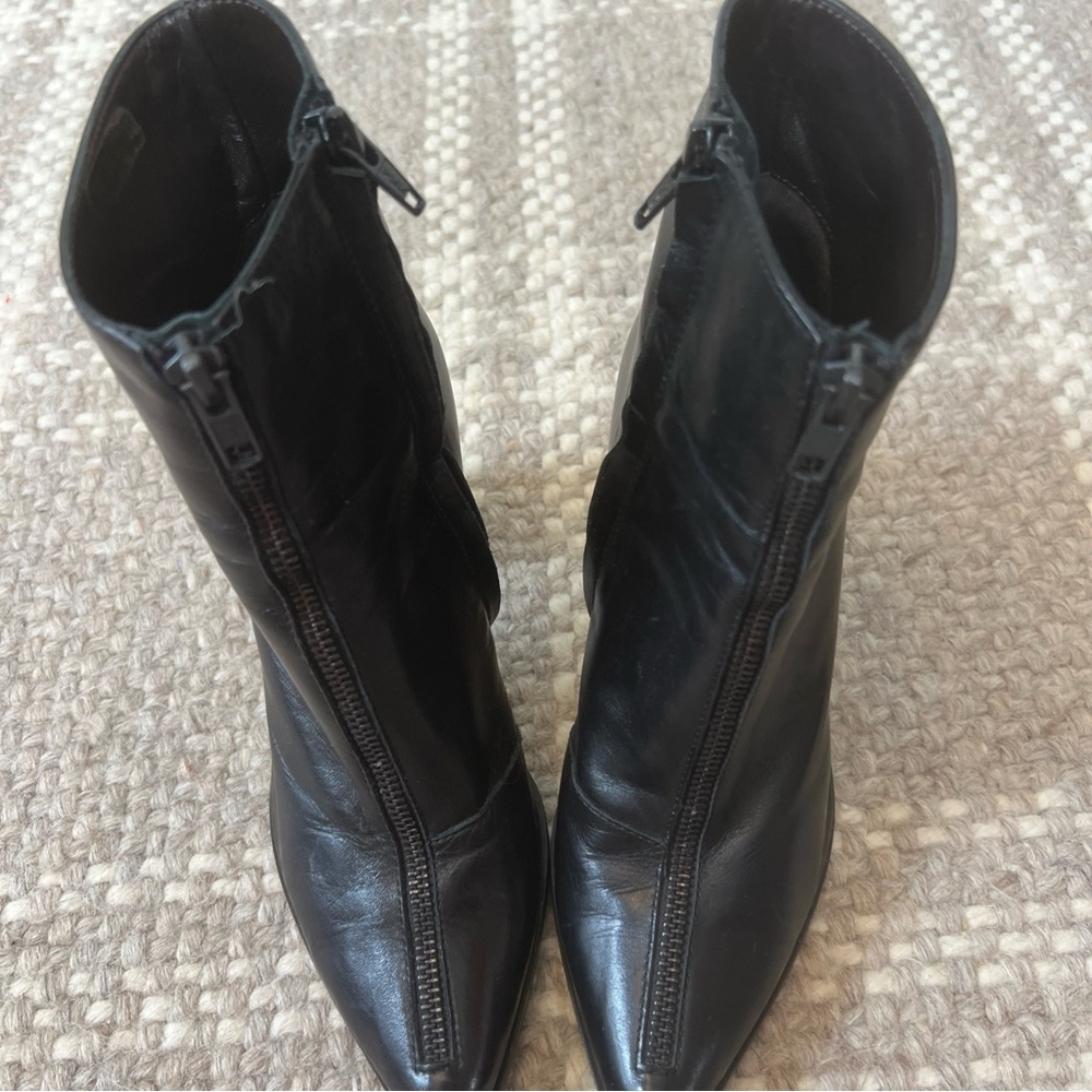 Capezzani black leather, pointed toe, block heels, ankle boots size US 7/ EU 37 - Picture 2 of 9